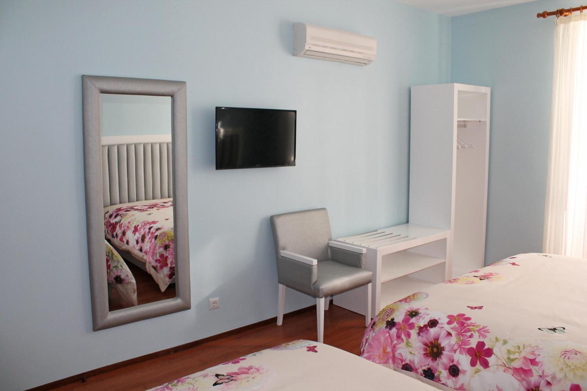 Triple Room,685481511:JPEG